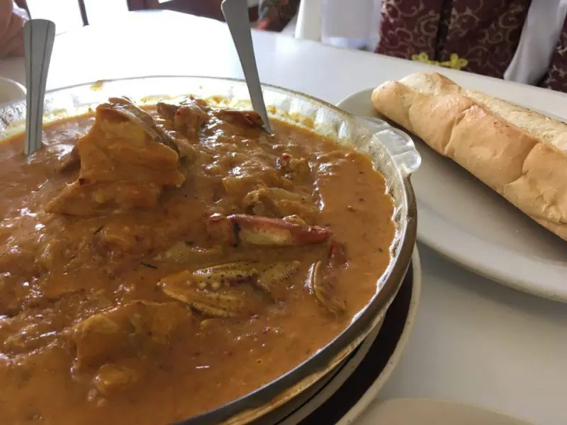 名物のカニカレー