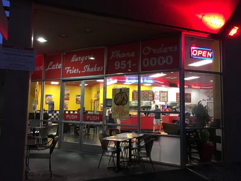 テディーズ・ビガーバーガーの店構え