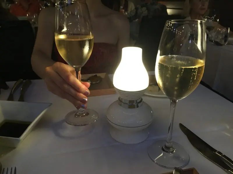 スパークリングワインで乾杯