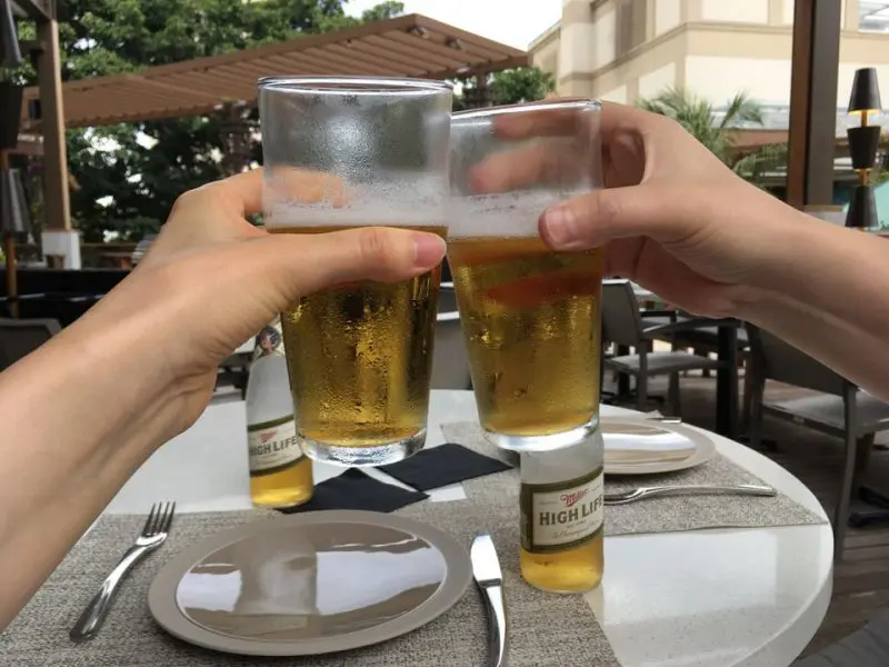 ミラー・ハイライフで乾杯