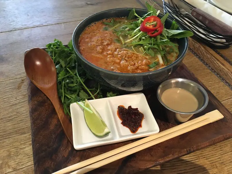 シンサトポークと水菜の坦々フォー