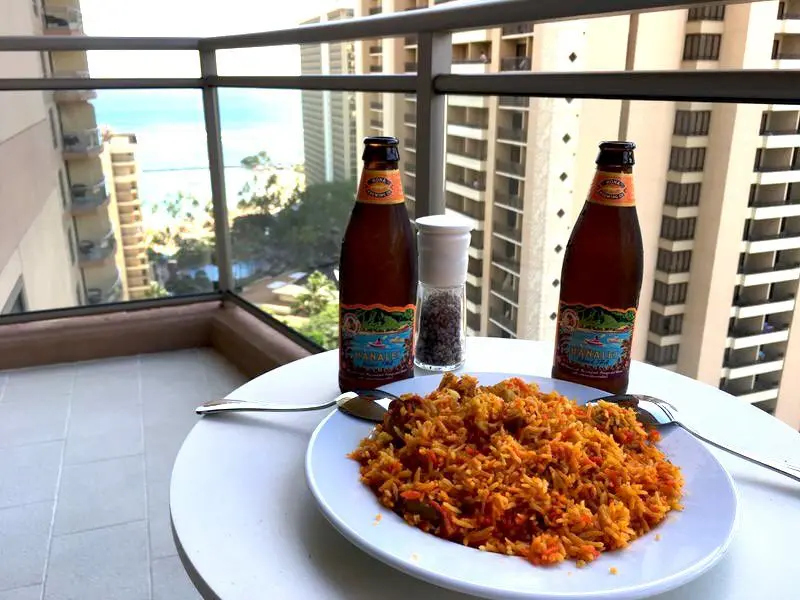 翌日、ラナイでビリヤニとビールで乾杯