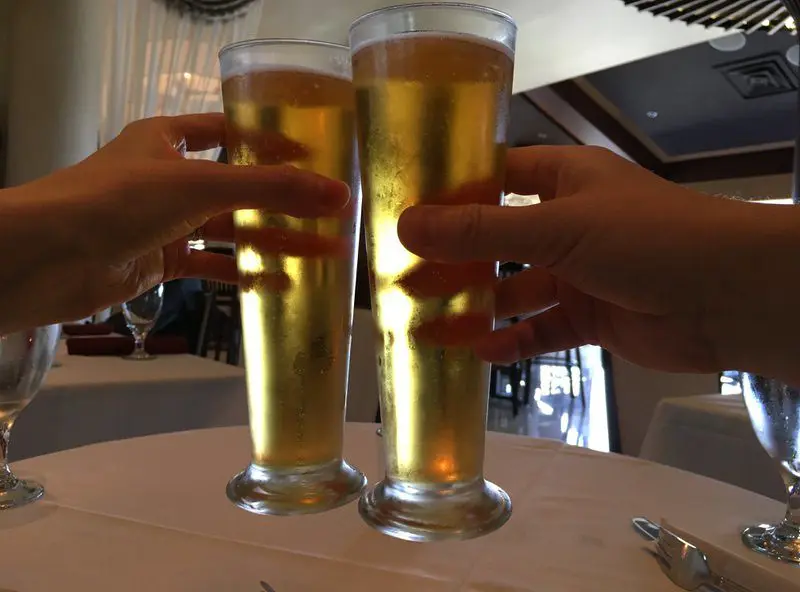 アサヒスーパードライ 当時5.5ドルで乾杯