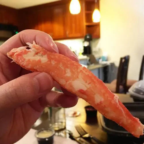 きれいに剥けた大ぶりのカニの身