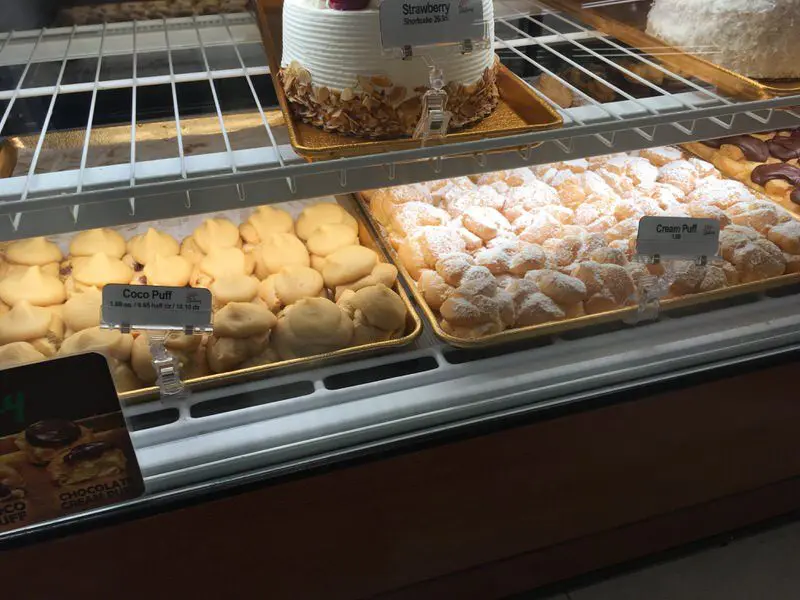 購入したココパフとクリームパフ