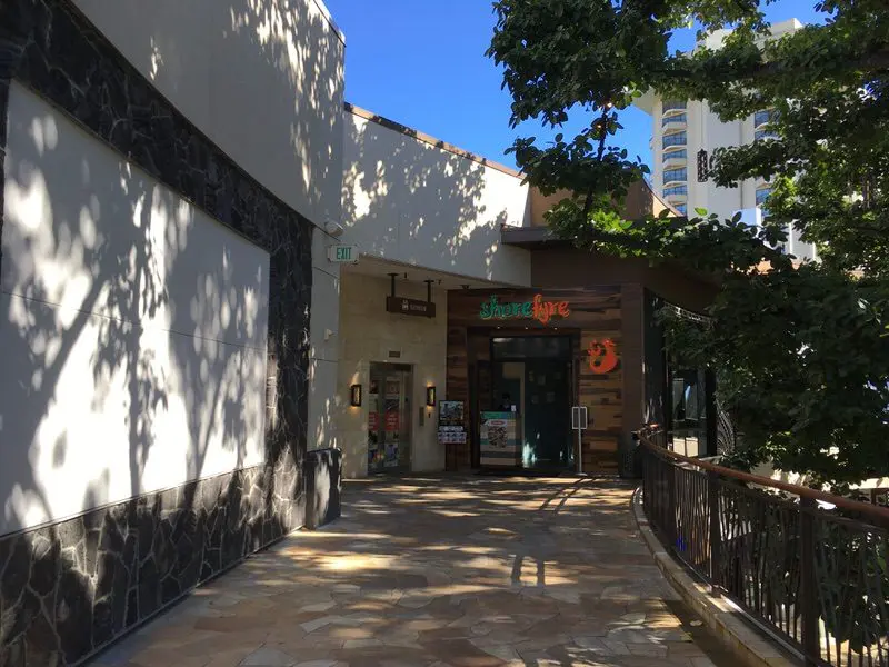 ショアファイヤー(ShoreFyre)の店構え