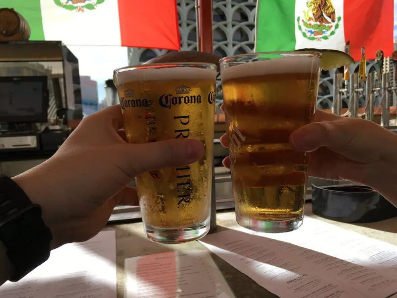 ドスエキスラガーで乾杯