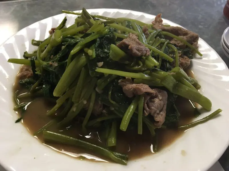 牛肉と空芯菜の炒めもの