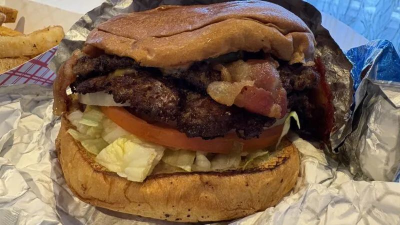 Double Bacon Deluxe w/Cheese（ダブルベーコンデラックス・ウィズ・チーズ）